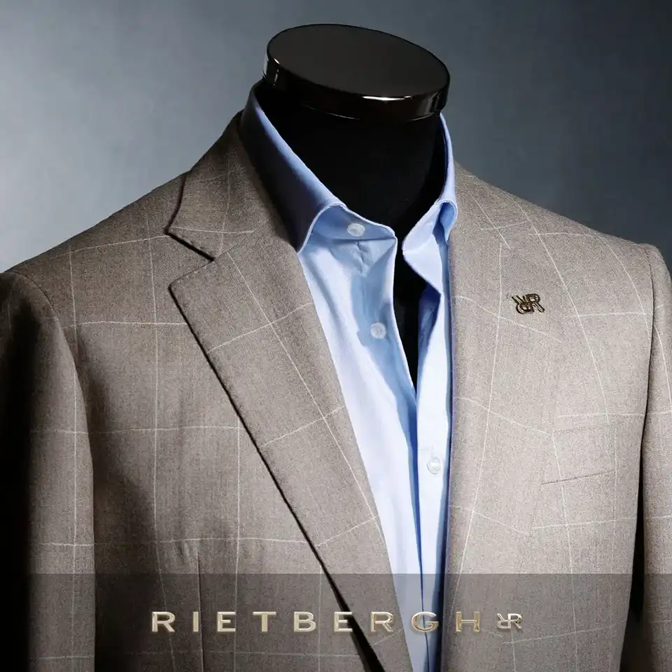 ruit-maatpak-2026-0001 Een business casual combinatie met een lichtblauw shirt