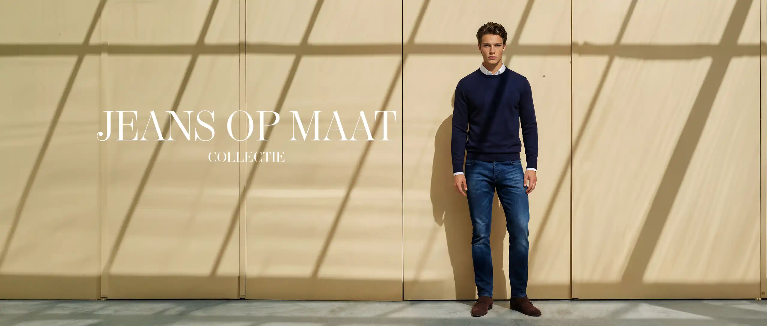 Headerfoto-smart-casual-2026-002 Een klant van Rietbergh in een blauwe smart casual combinatie van Rietbergh